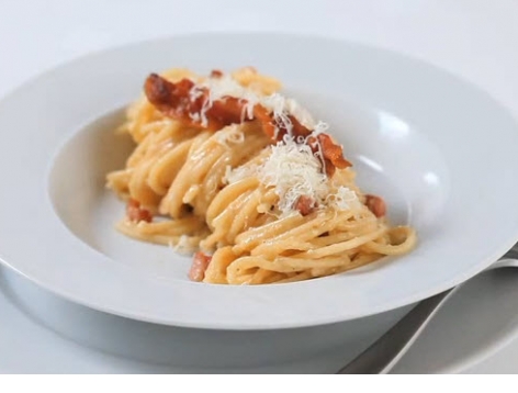 Traditional Pasta Carbonara with Pancetta Crisps